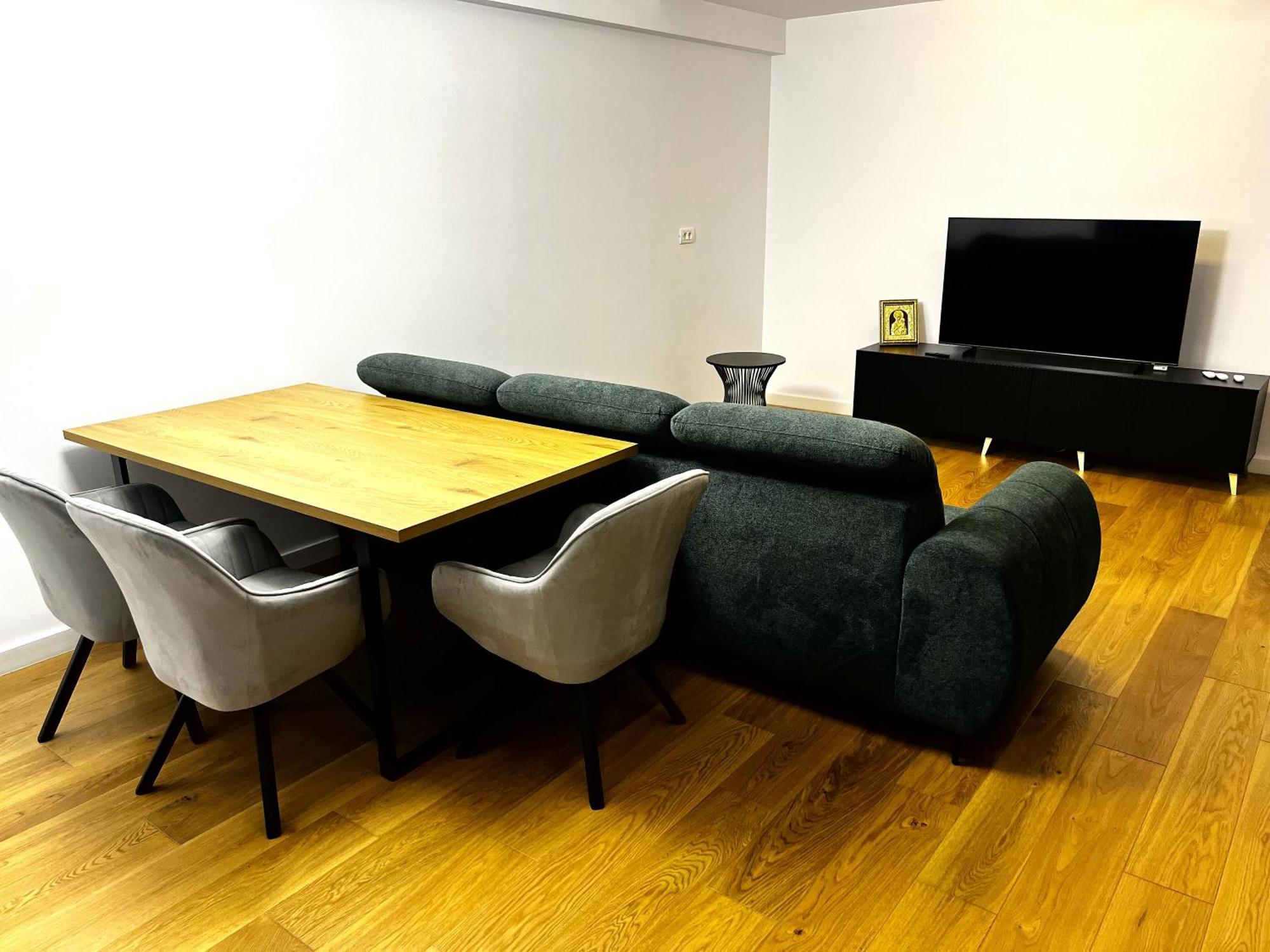 Modern With Ac * Bucureşti